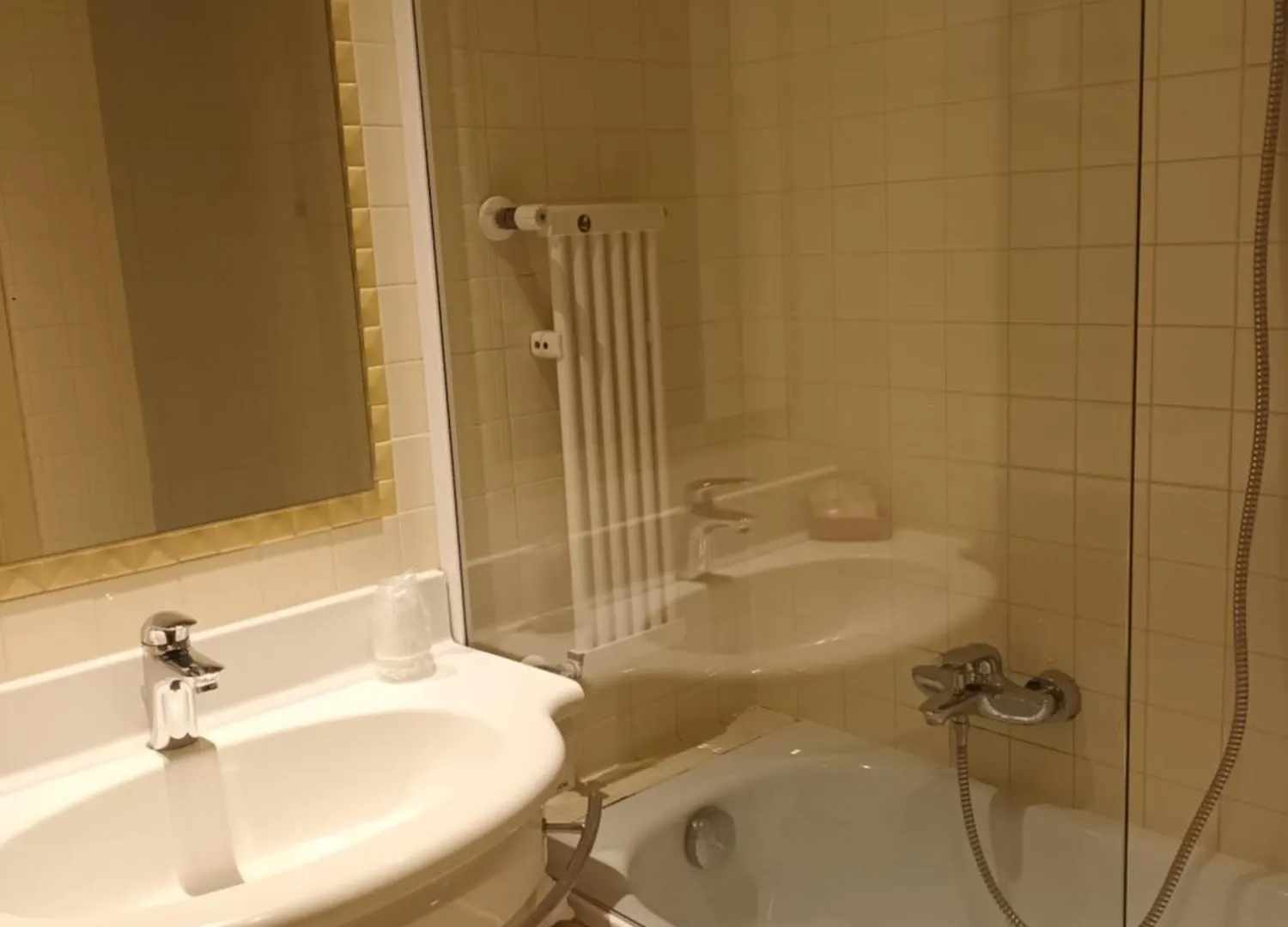 ***  קסטלנואובו דל גארדה Hotel Dore איטליה