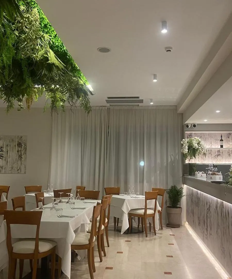 ***  קסטלנואובו דל גארדה Hotel Dore איטליה