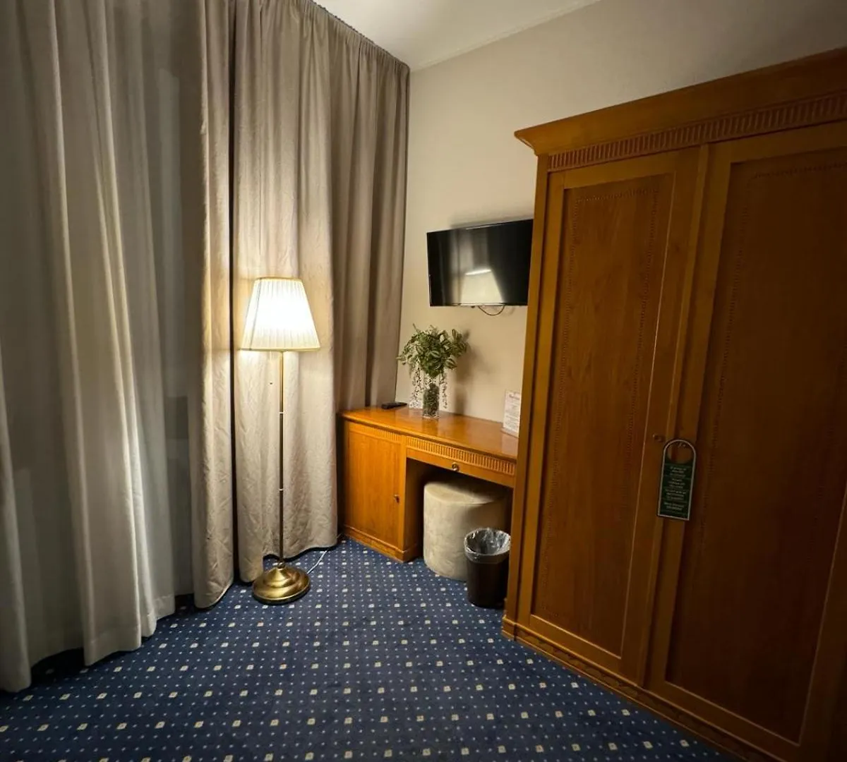 קסטלנואובו דל גארדה Hotel Dore 3*, קסטלנואובו דל גארדה