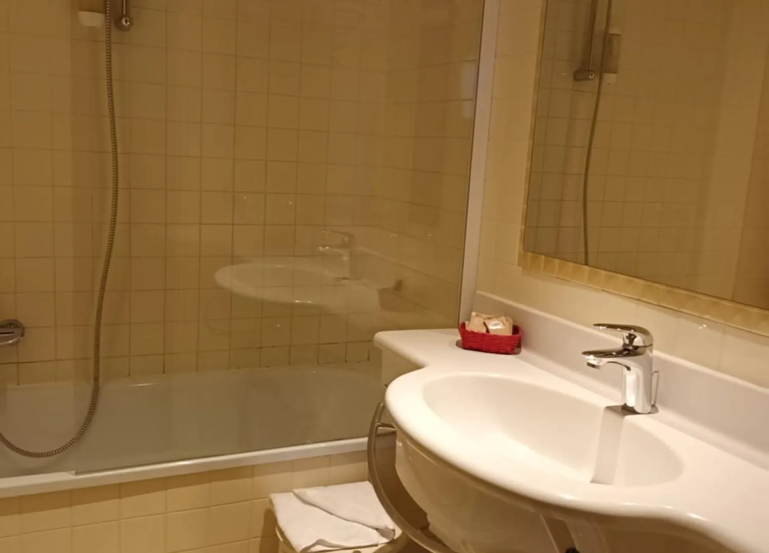 קסטלנואובו דל גארדה Hotel Dore