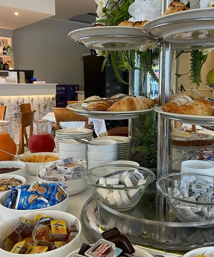 קסטלנואובו דל גארדה Hotel Dore  קסטלנואובו דל גארדה