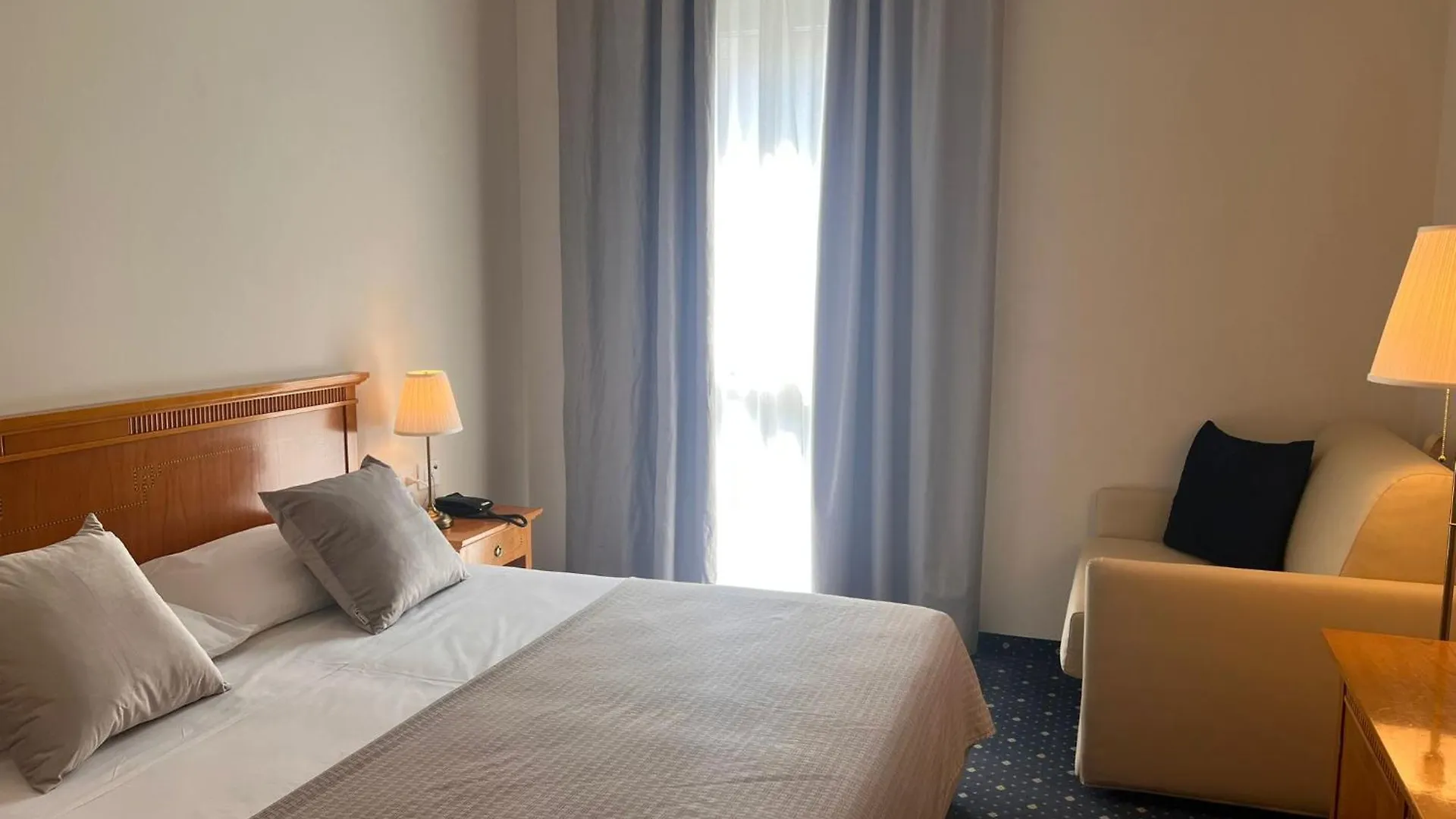 Hotel Dore Кастельнуово-дель-Гарда