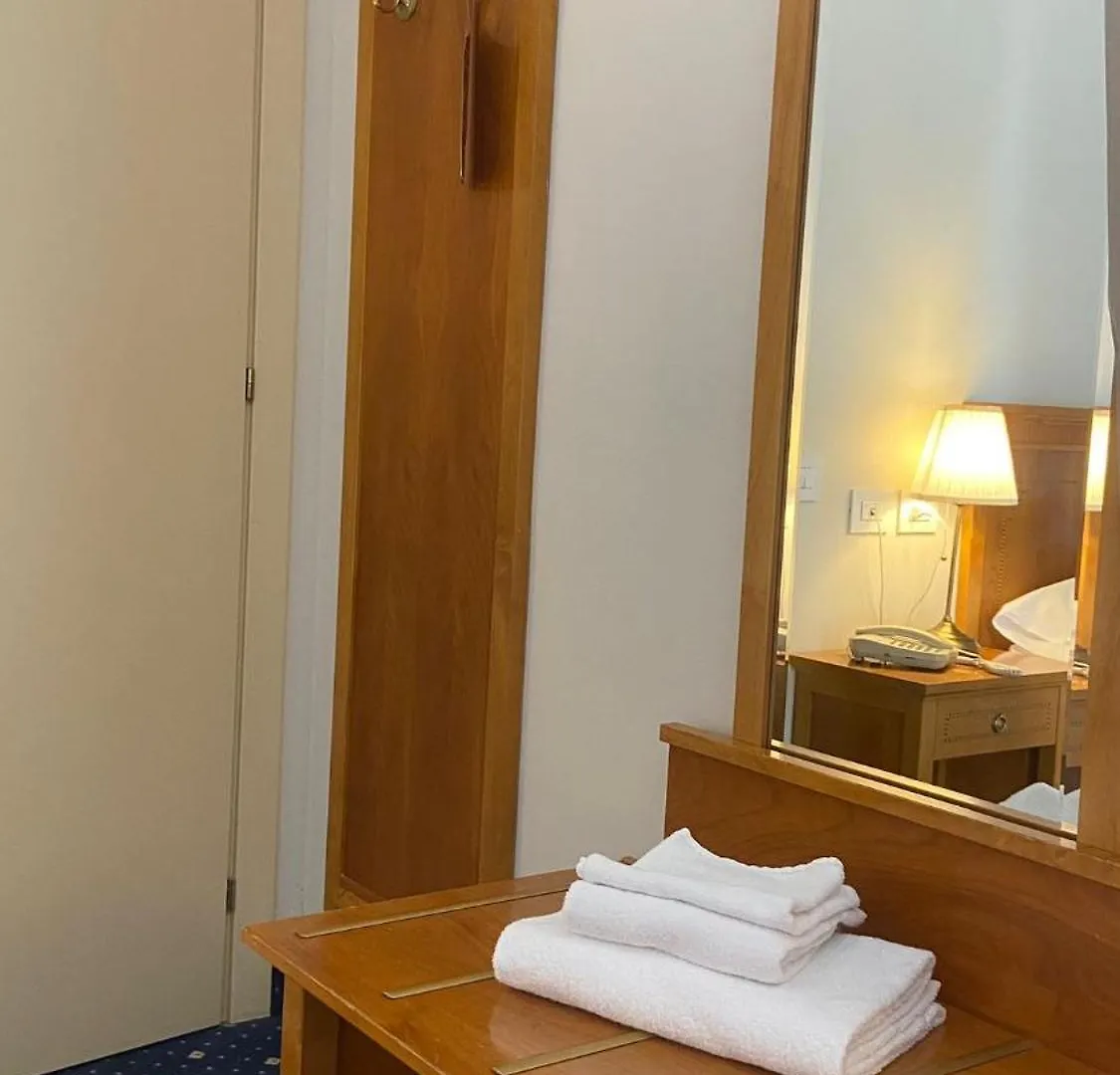 קסטלנואובו דל גארדה Hotel Dore