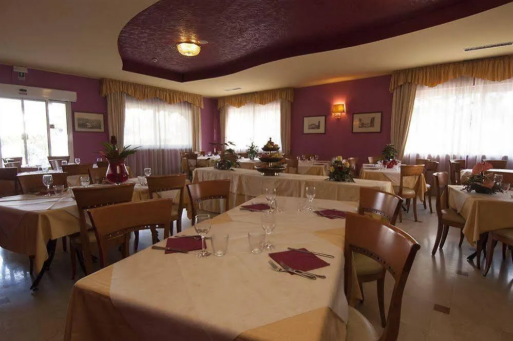 Hotel Dore Кастельнуово-дель-Гарда