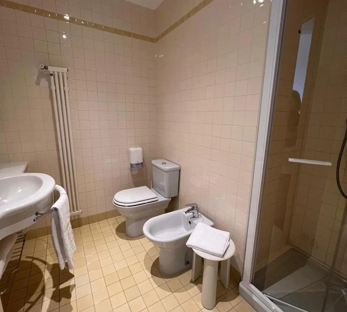 Hotel Dore Castelnuovo del Garda 3*,  Italy